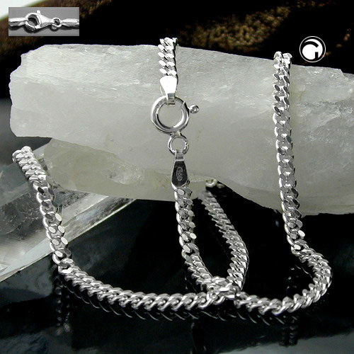 Chaîne gourmette argent sterling diamantée vue de près