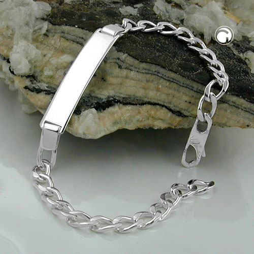 Bracelet en argent sterling, vue rapprochée de la plaque et du fermoir pince