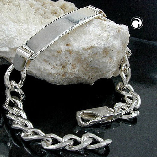 Gros plan sur plaque gravable argent 925 bracelet identité homme