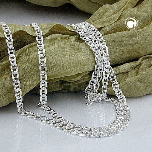 Chaîne fine en argent sterling 2,2 mm gros plan