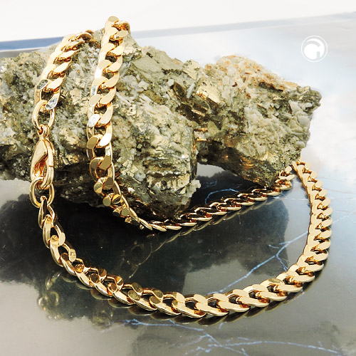 Chaîne collier plaqué or maille forçat plate gros plan
