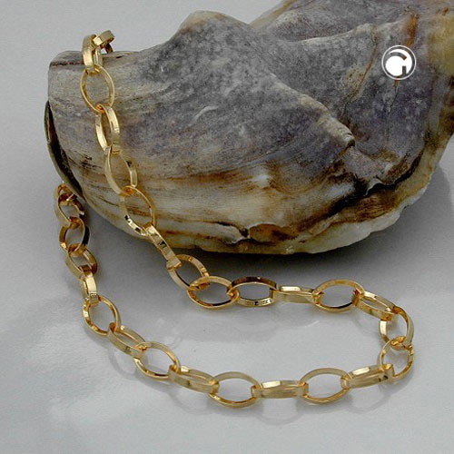 Bracelet plaqué or chaîne ancre gros plan sur le fermoir
