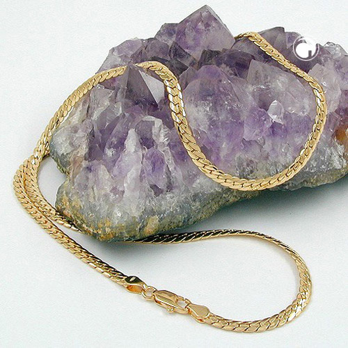 Collier plaqué or maillon large 4mm sur fond blanc