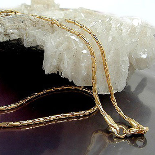 Collier or chaîne cobra vue détail fermoir lobster