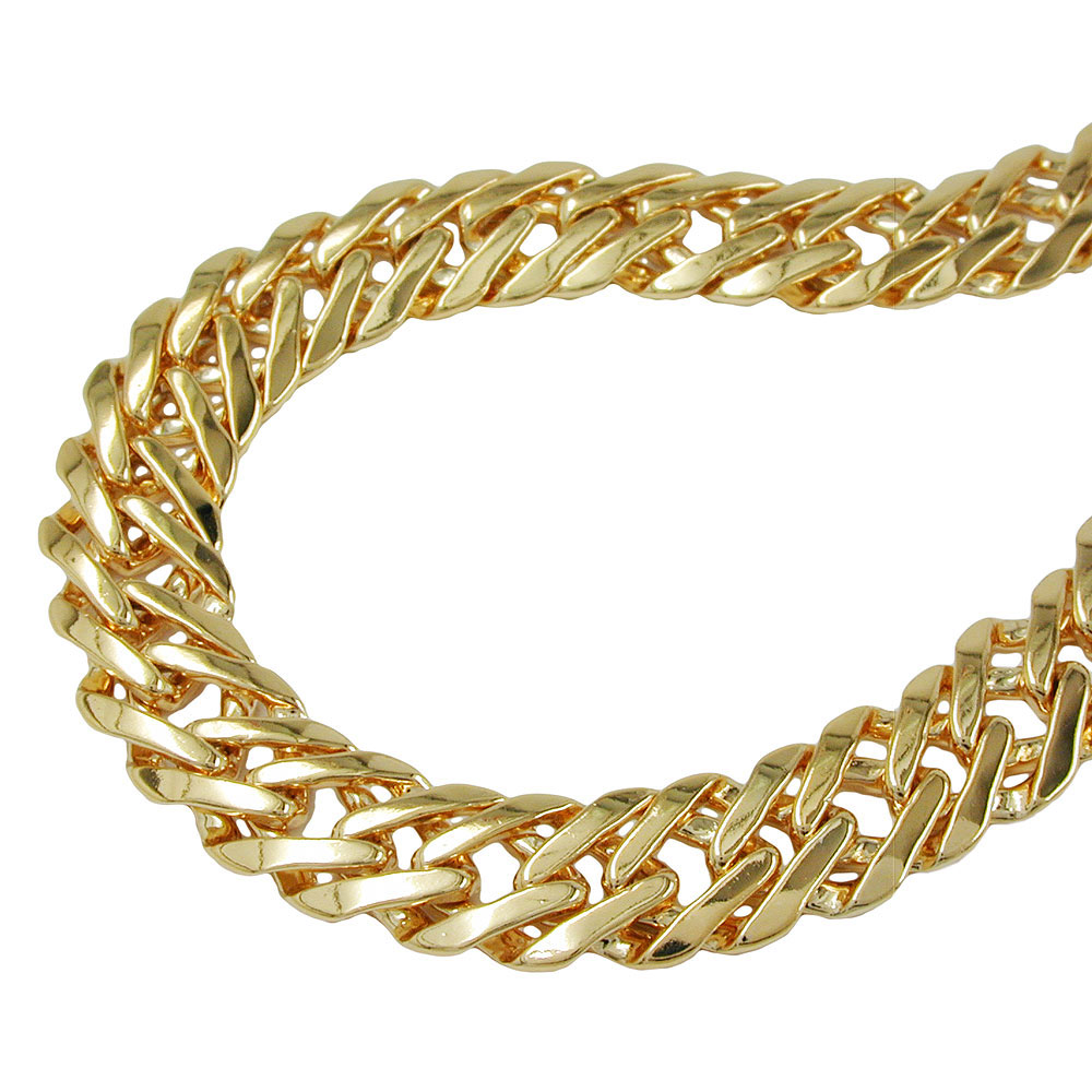 Collier plaqué or chaîne fantaisie sur fond blanc