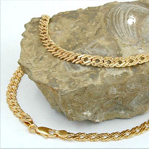 Collier fantaisie doré avec fermoir lobster en gros plan