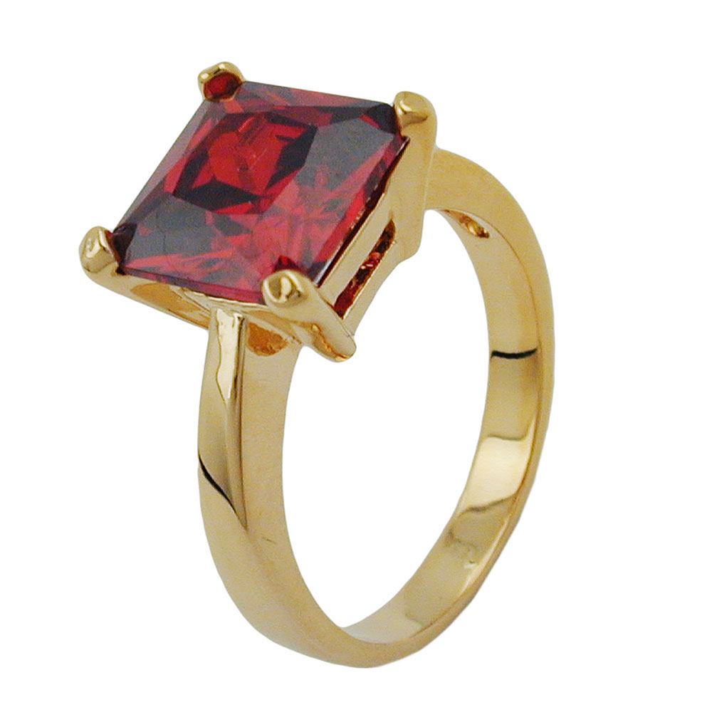 Bague plaqué or avec zircon cubique rouge - vue de face