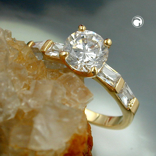 Bague plaqué or ornée d'un zirconium blanc, vue de profil