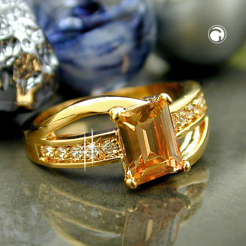 Bague dorée avec pierre topaze et détails brillants