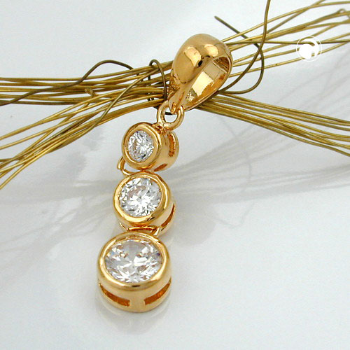 Vue détaillée du pendentif mobile en plaqué or et zirconias