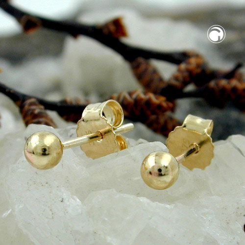 Boucle d'oreille or jaune 375/000 boule creuse vue rapprochée