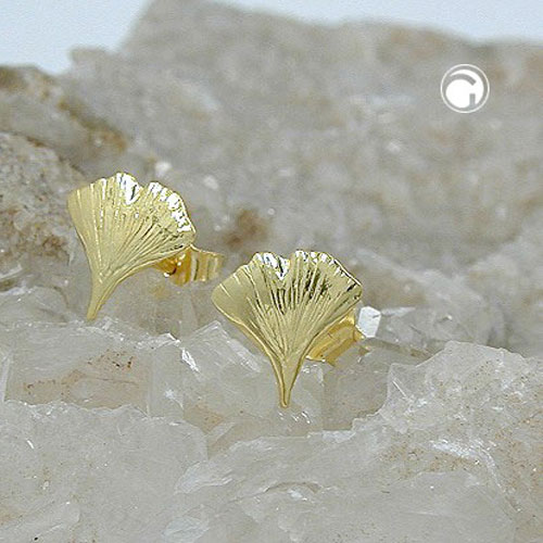 Paire de boucles d'oreilles or feuille de ginkgo, vue de profil, fermoir papillon