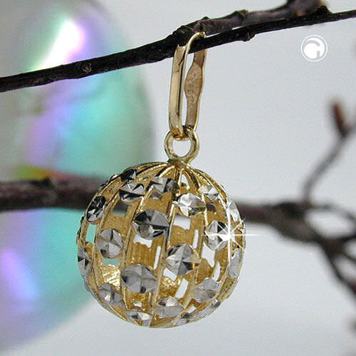 Bijou pendentif or jaune filigrane vue rapprochée