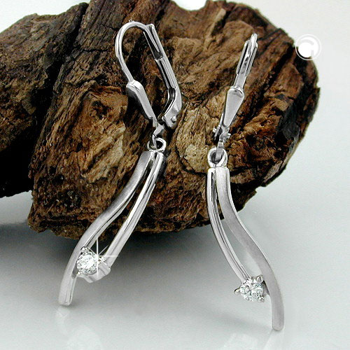 Boucles d'oreilles or pendantes, vue rapprochée du fermoir à levier et du zirconium