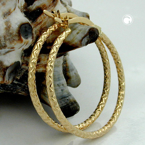 Paire de boucles d'oreilles hoop en or jaune 9K vue de profil