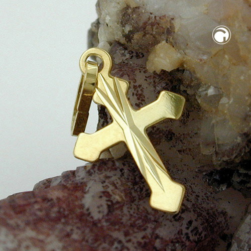 Vue rapprochée du pendentif croix en or jaune avec taille diamant