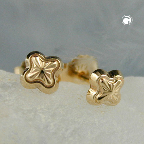 Paire de boucles d'oreilles or 9k motif étoile, vue de face