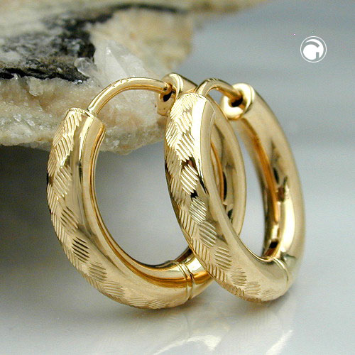Paire de boucles d'oreilles or 9K avec finition diamantée, vue de profil