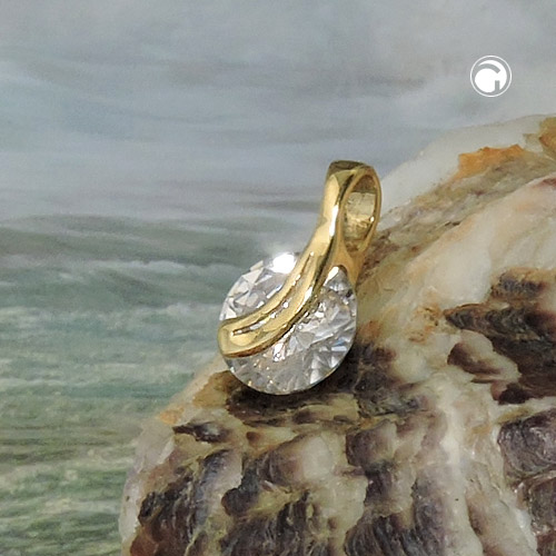 Pendentif or jaune serti de zirconia sur fond blanc