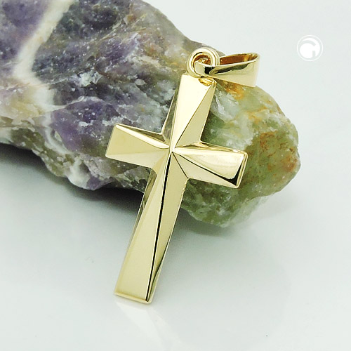 Vue rapprochée du pendentif croix or 375/000 avec finition polie