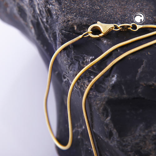 Collier or jaune 8K chaîne snake vue rapprochée