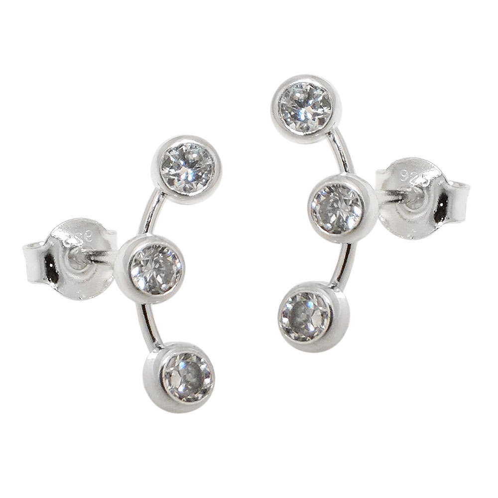 Boucles d'oreilles argent 925 avec trois zirconias sur fond blanc