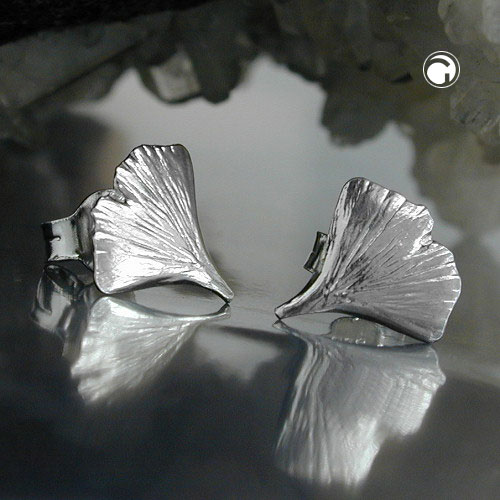 Paire de boucles d'oreilles argent sterling motif ginkgo, vue de face
