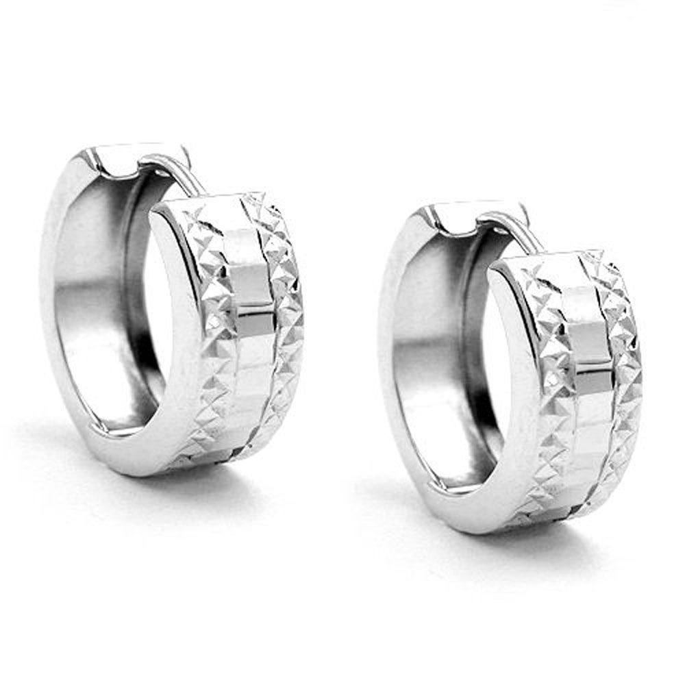 Boucles d'oreilles argent 925 créoles diamantées sur fond blanc