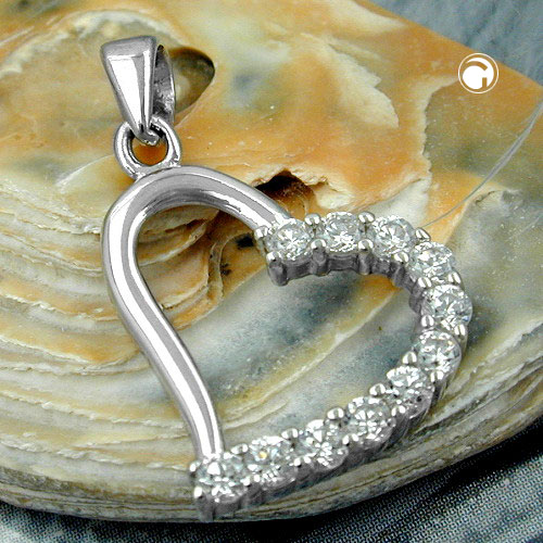 Vue détaillée du pendentif argent coeur serti de zirconiums
