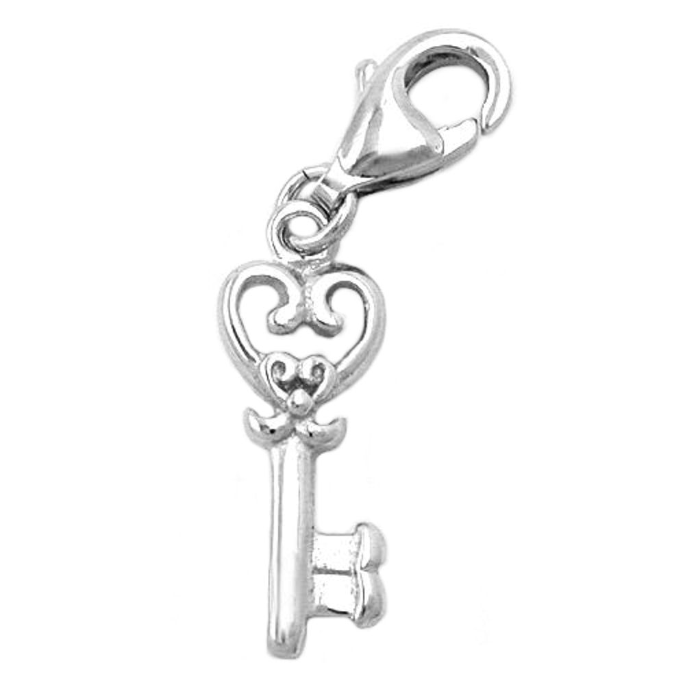 Pendentif clé argent 925 sur fond blanc