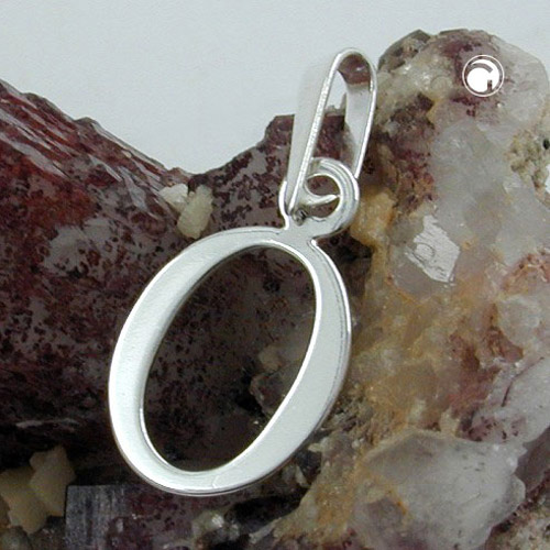 Vue rapprochée du pendentif lettre O en argent 925 rhodié