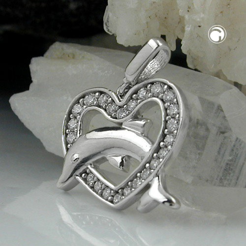 Vue détaillée du pendentif argent sterling avec dauphin et cœur