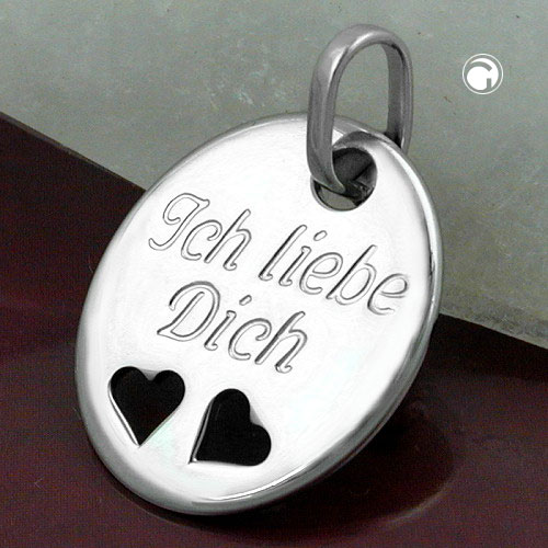 Gros plan pendentif argent sterling gravé Ich liebe dich