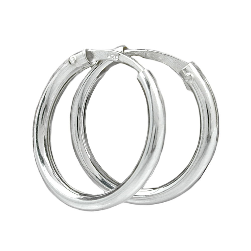 Boucles d'oreilles argent créoles fines sur fond blanc