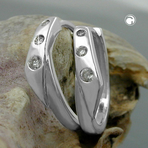 Créoles argent sterling zirconias vue rapprochée