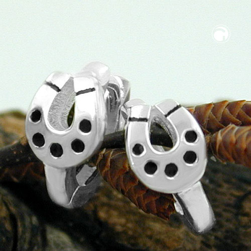 Paire de boucles d'oreilles argent fer à cheval sur fond blanc