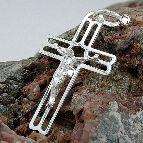 Crucifix argent 925 vue rapprochée