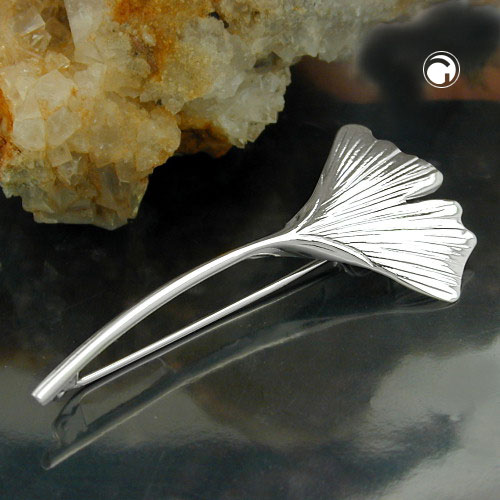 Vue rapprochée de la broche argent 925 motif Ginkgo