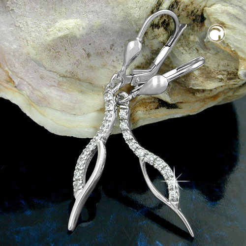 Paire de boucles d'oreilles argent sterling ornées de zirconium, vue de profil
