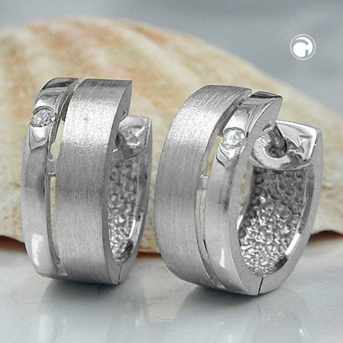 Paire de boucles d'oreilles argent sterling à zirconium, vue de profil