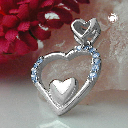 Vue de profil du pendentif argent coeur avec zircon bleu