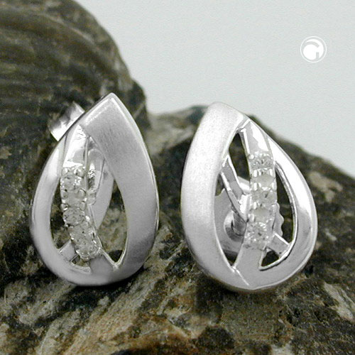 Paire de boucles d'oreilles argent sterling zirconia sur fond blanc