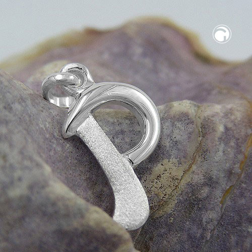 Pendentif initiale P en argent sterling, détail de la surface