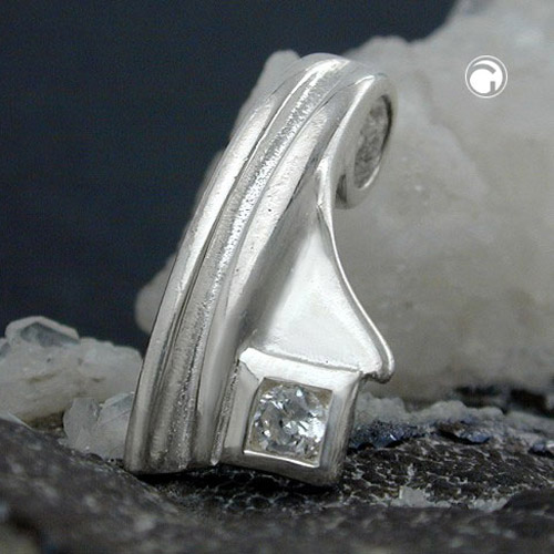Vue rapprochée du pendentif argent sterling et zirconium