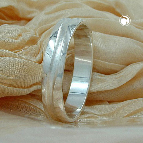 Bague argent sterling design ondulé portée sur doigt