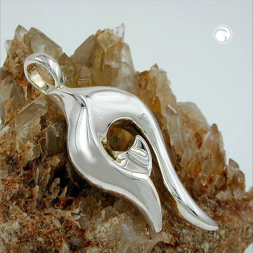 Pendentif argent sterling design imagination, détail surface polie