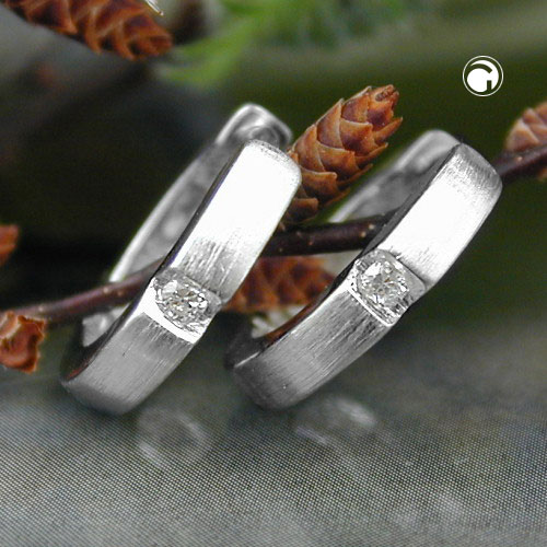 Paire de boucles d'oreilles en argent sterling 925, zirconium brillant, vue de dessus