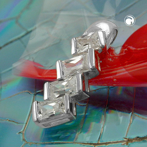 Pendentif en argent sterling orné de quatre zirconias, détail du design