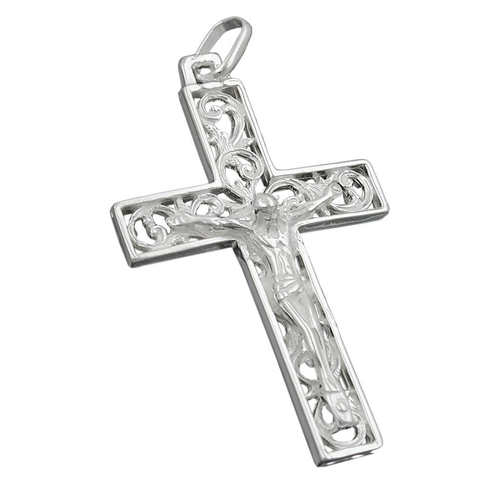 Pendentif crucifix en argent 925 sur fond neutre