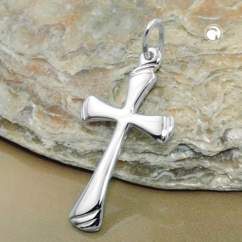 Vue rapprochée du pendentif croix argent sterling